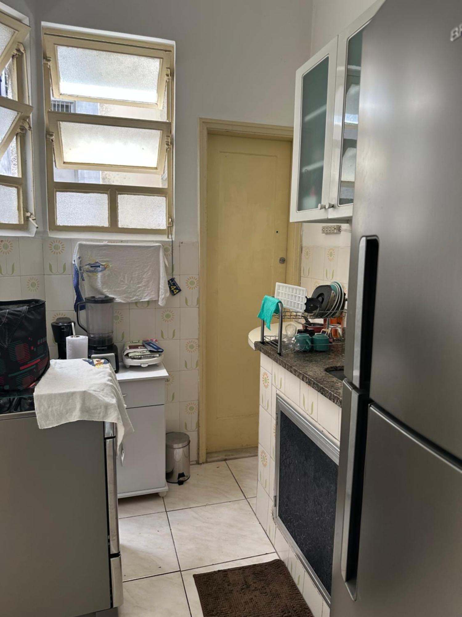 Apartamento Mobiliado Com Dois Quartos E Dois Banheiros No Leme