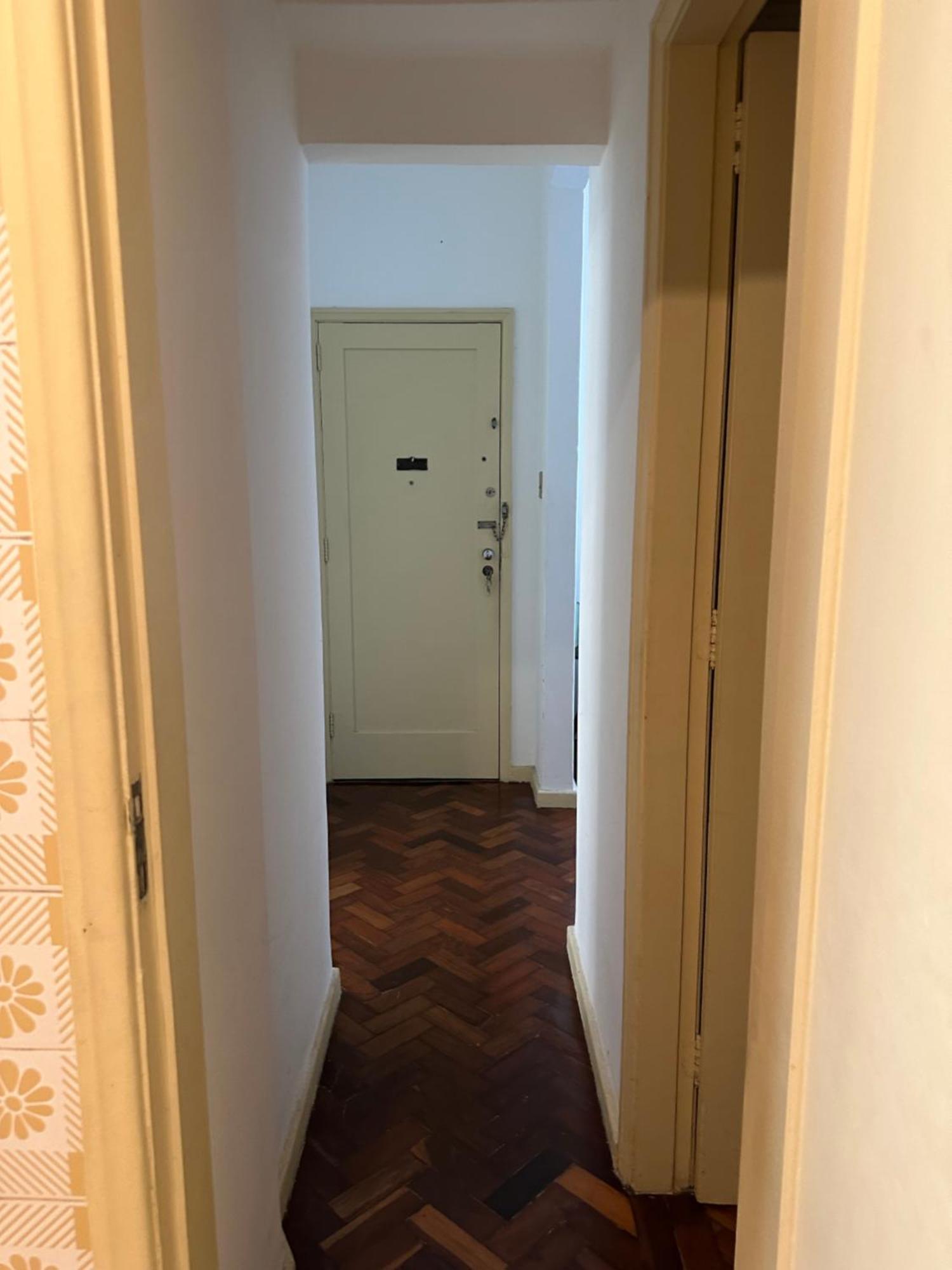 Mobiliado Com Dois Quartos E Dois Banheiros No Leme * Rio de Janeiro