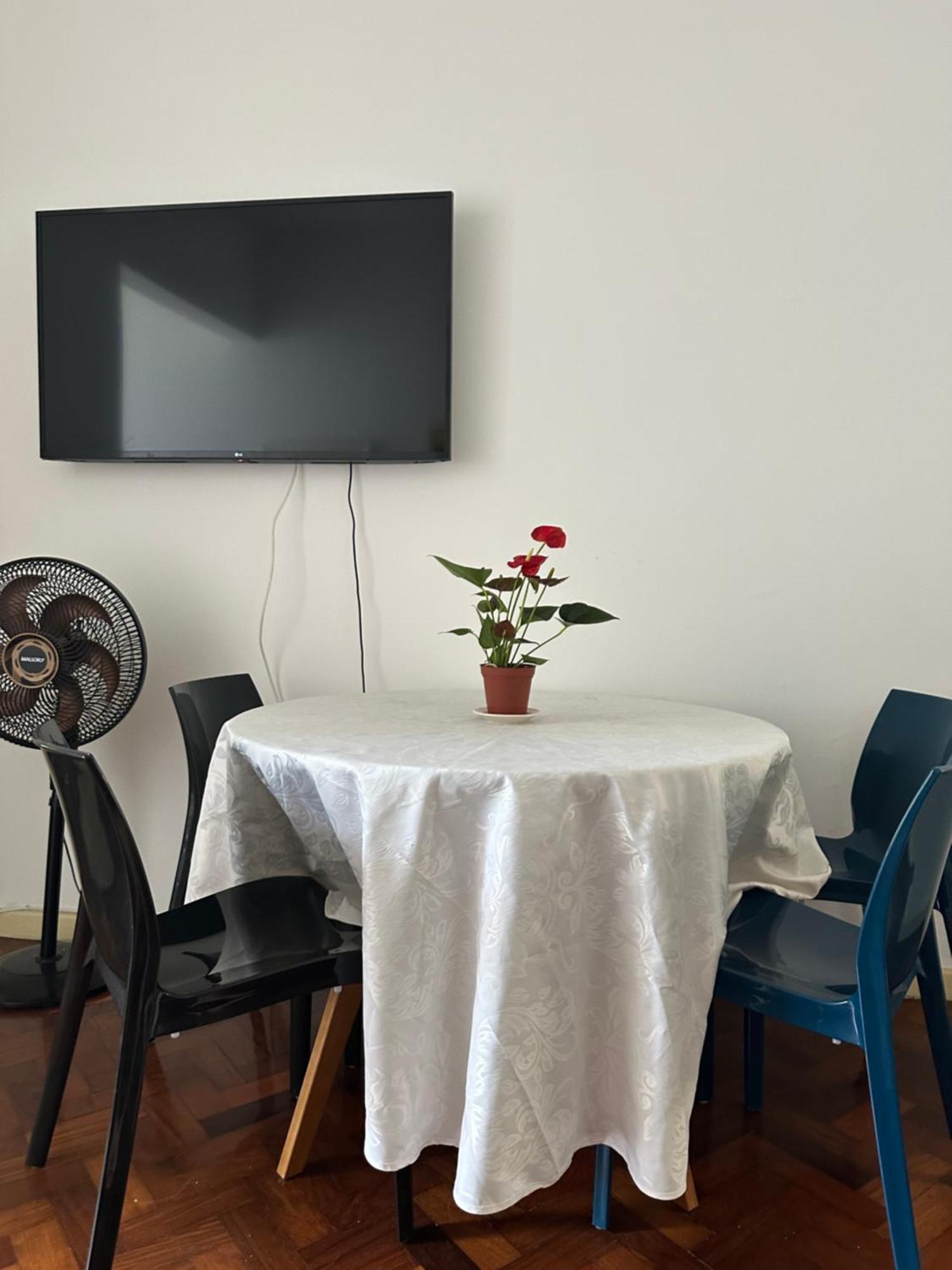 Mobiliado Com Dois Quartos E Dois Banheiros No Leme Apartamento Rio de Janeiro