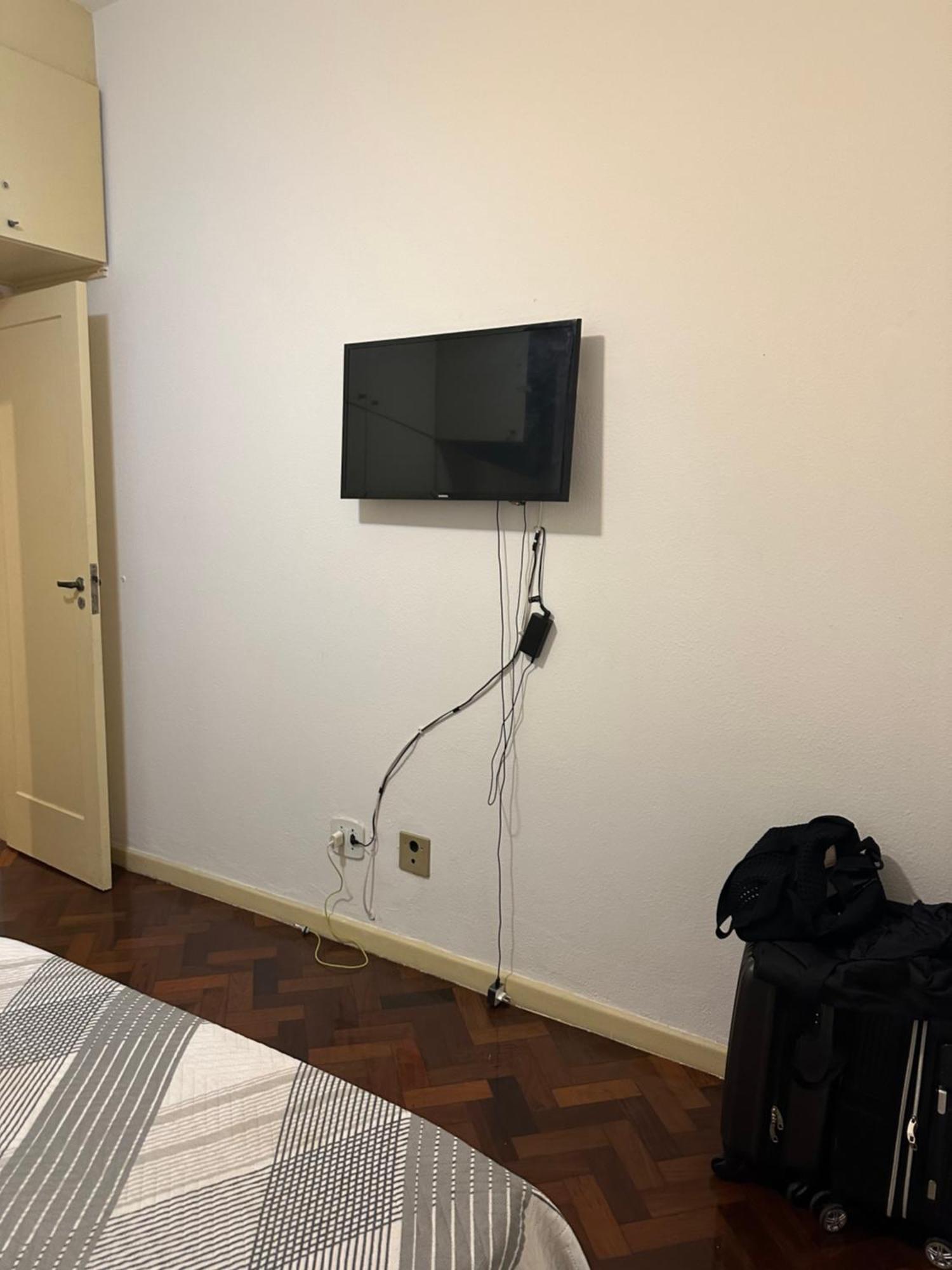Apartamento Mobiliado Com Dois Quartos E Dois Banheiros No Leme Rio de Janeiro