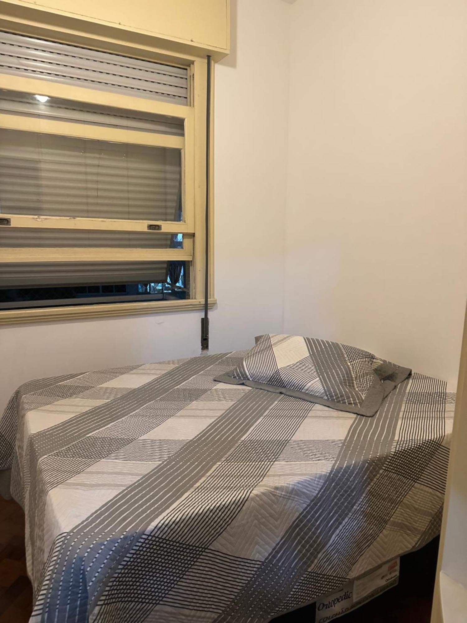 Mobiliado Com Dois Quartos E Dois Banheiros No Leme * Rio de Janeiro
