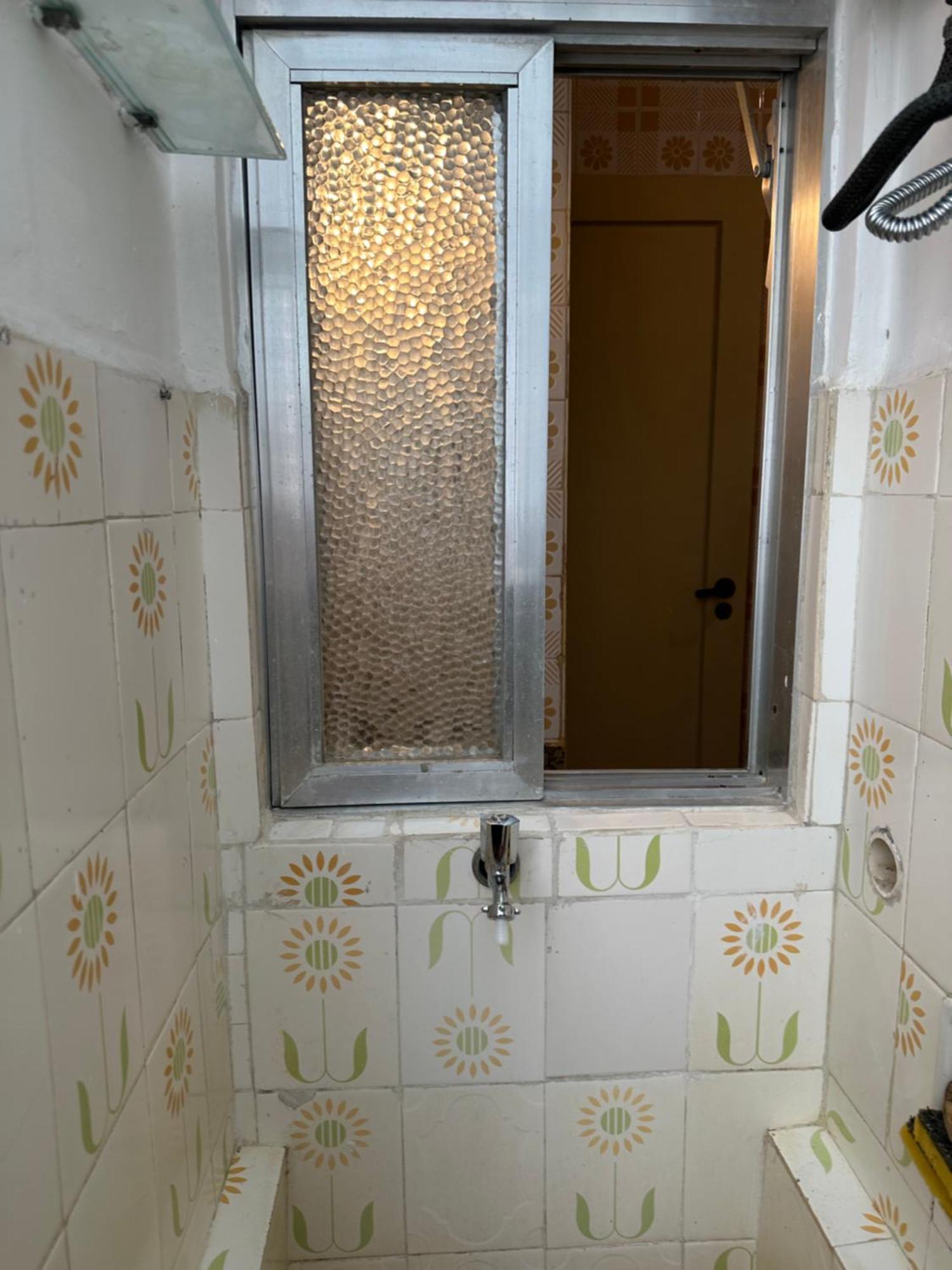 Mobiliado Com Dois Quartos E Dois Banheiros No Leme